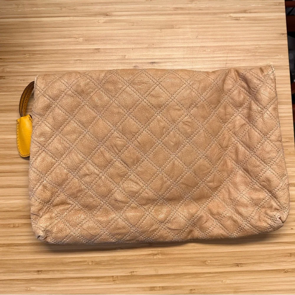 Marc Jacobs tan and gold quilted leather clutch - Picture 3 of 14